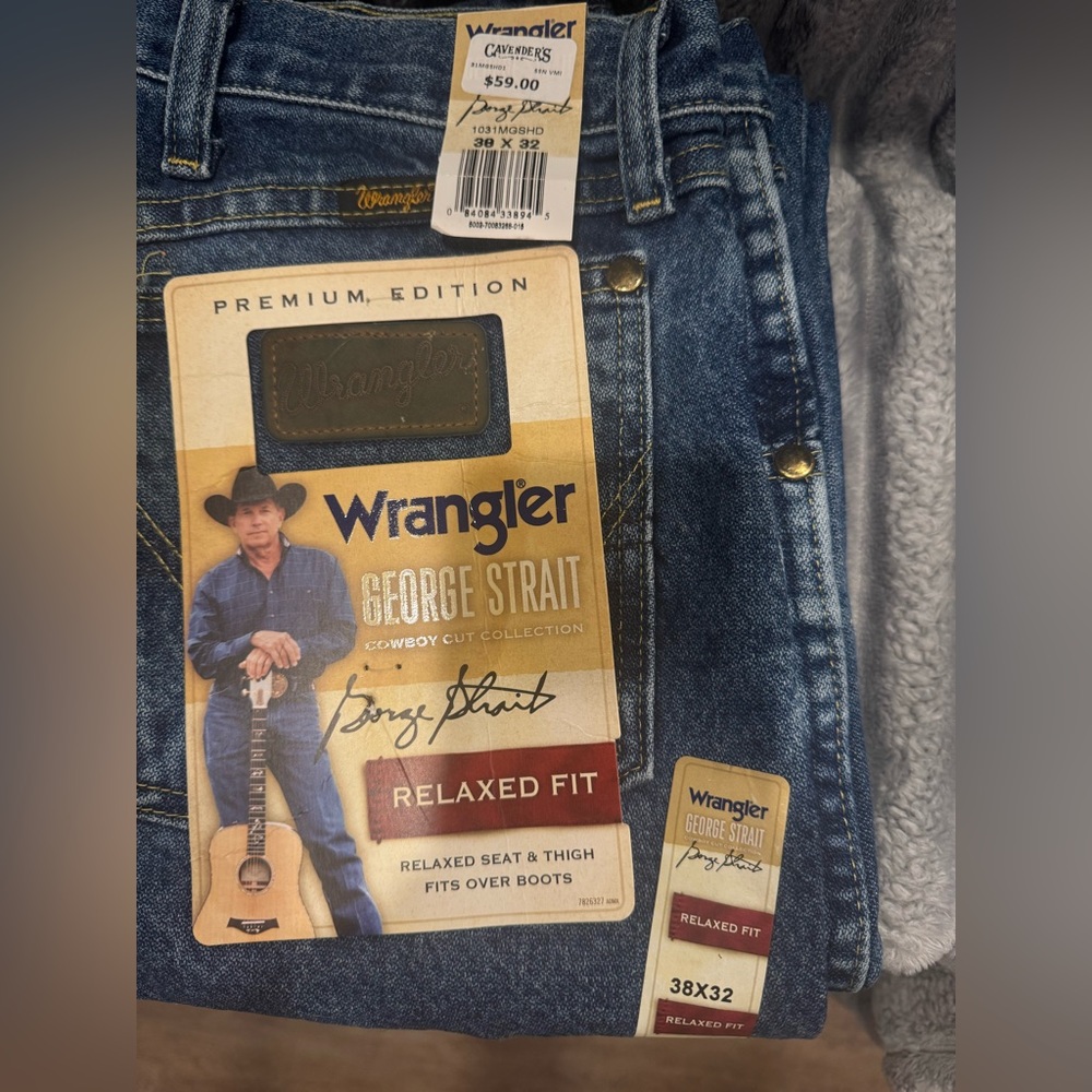 Men’s 38x32 George Straight Premium Edition Relaxed Fit Wrangler Jeans NWT